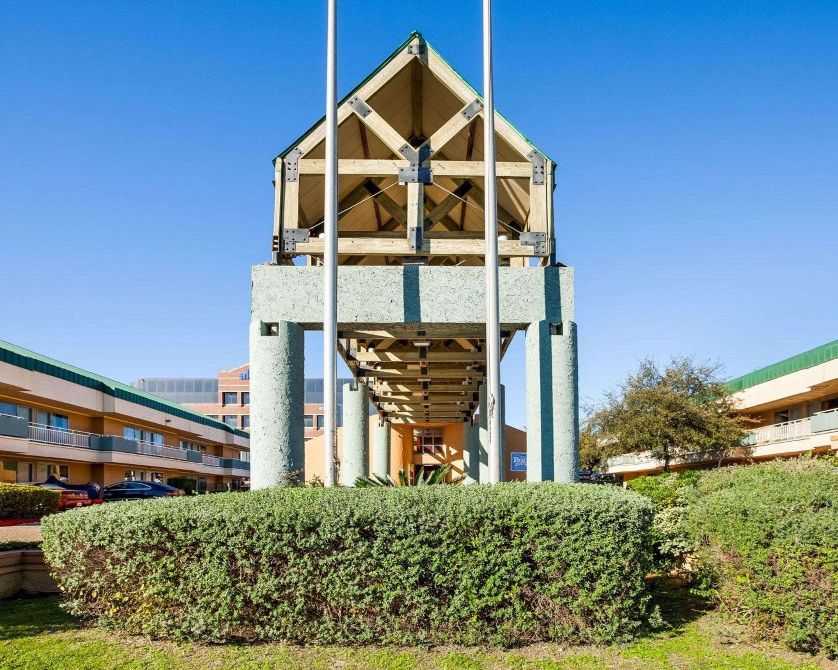 Rodeway Inn & Suites South Of Fiesta Park San Antonio Exterior photo